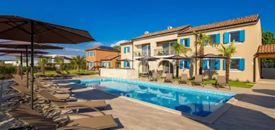 Poreč, surroundings - attractive villa and apartment complex with a pool