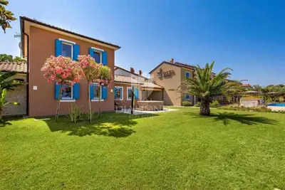 Poreč, okolica – atraktivan kompleks vile i apartmana s bazenom - 5