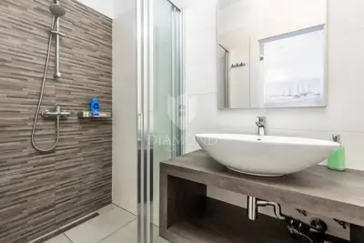 Poreč, okolica – atraktivan kompleks vile i apartmana s bazenom - 12