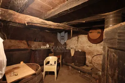 House 115 m², Hum - stone construction and yard - 15