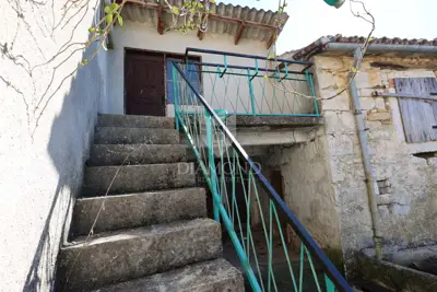 House 115 m², Hum - stone construction and yard - 2