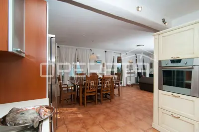 Kuća kraj samoga mora, 198 m², sa bazenom, Supetar, Brač - 8
