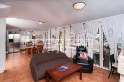 Kuća kraj samoga mora, 198 m², sa bazenom, Supetar, Brač - 9