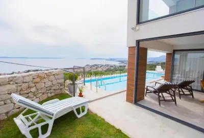 Haus zum Kauf in Bačvice, 415 m² - 2
