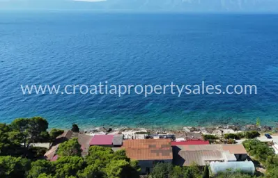 Land 3,200 m², Hvar Island - first row by the sea - 3