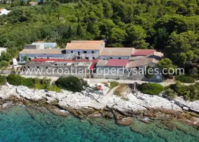 Land 3,200 m², Hvar Island - first row by the sea - 1