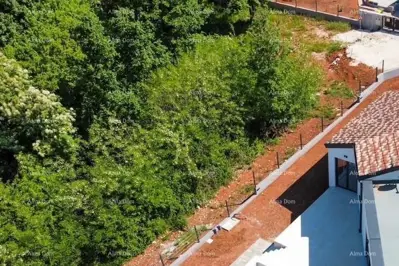 Zemljište 700 m², Kožljani kod Barbana, otvoren pogled na prirodu