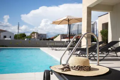 Villa 198 m², Labin - pool and tennis court - 9