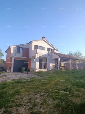 Kuća 154 m², Sveti Lovreč - mirna lokacija i garaža