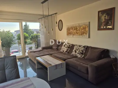 Stan 81,6 m², Crikvenica - pogled na more i parkirno mjesto - 4