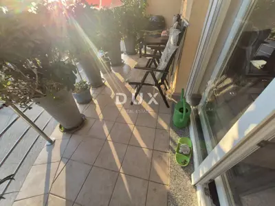 Stan 81,6 m², Crikvenica - pogled na more i parkirno mjesto - 14