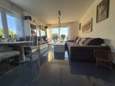 Stan 81,6 m², Crikvenica - pogled na more i parkirno mjesto - 5