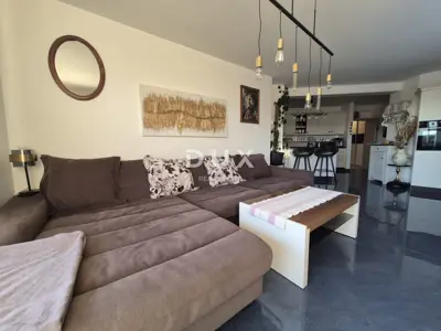 Stan 81,6 m², Crikvenica - pogled na more i parkirno mjesto - 3