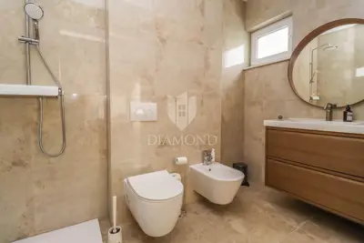 House for sale in Banjole, 200 m² - 10