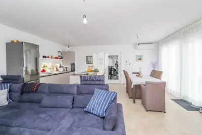 House for sale in Banjole, 200 m² - 3