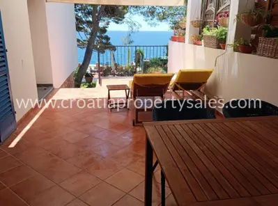 Kuća 216 m², otok Hvar - prvi red do mora - 15