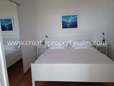 Kuća 216 m², otok Hvar - prvi red do mora - 11