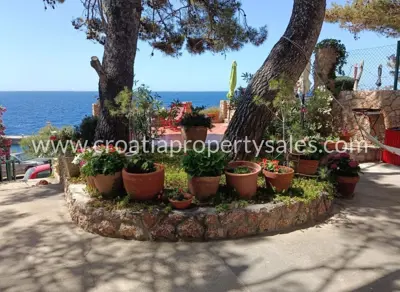 Kuća 216 m², otok Hvar - prvi red do mora - 4