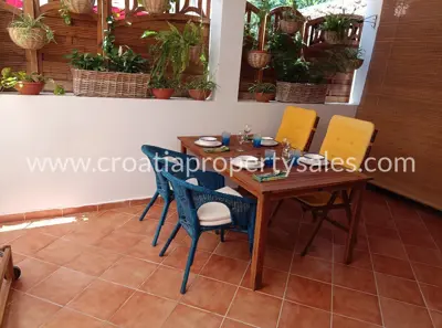 Kuća 216 m², otok Hvar - prvi red do mora - 14