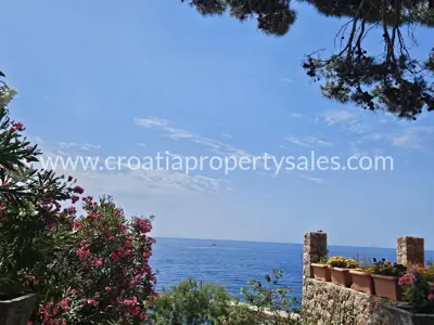 Kuća 216 m², otok Hvar - prvi red do mora - 2