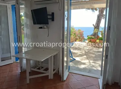 Kuća 216 m², otok Hvar - prvi red do mora - 6