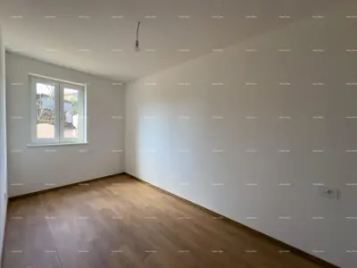 Prodajemo stan sa vrtom u Barbanu. - 8