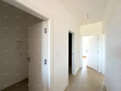 Prodajemo stan sa vrtom u Barbanu.