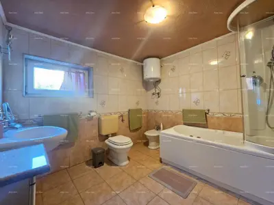 House with two residential units and great development potential - first row to the sea, Umag - 16