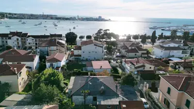 House with two residential units and great development potential - first row to the sea, Umag - 2