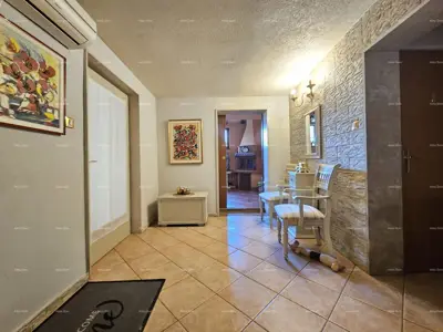 House with two residential units and great development potential - first row to the sea, Umag - 12