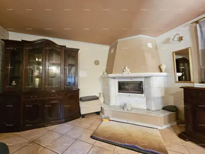 House with two residential units and great development potential - first row to the sea, Umag - 13