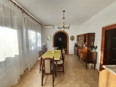House with two residential units and great development potential - first row to the sea, Umag - 8