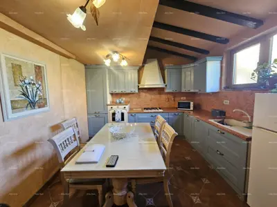 House with two residential units and great development potential - first row to the sea, Umag - 10