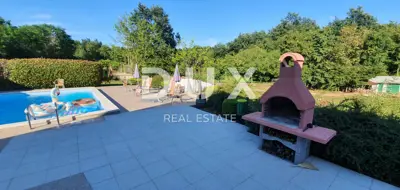 Anwesen 630 m², Žminj - zwei Häuser, Pools und Gewerbefläche - 11