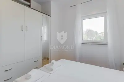 Halbes Haus 66 m², Novigrad Umgebung - 2 Wohnungen - 12