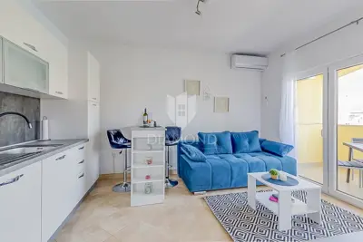 Halbes Haus 66 m², Novigrad Umgebung - 2 Wohnungen - 10
