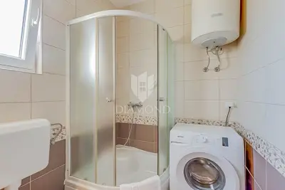 Halbes Haus 66 m², Novigrad Umgebung - 2 Wohnungen - 13
