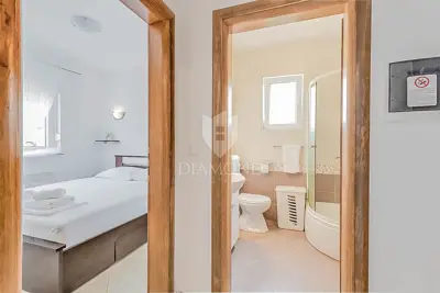 Halbes Haus 66 m², Novigrad Umgebung - 2 Wohnungen - 5
