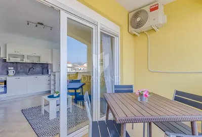 Halbes Haus 66 m², Novigrad Umgebung - 2 Wohnungen - 3