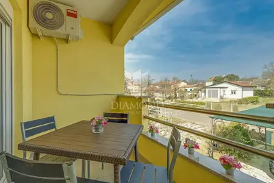Halbes Haus 66 m², Novigrad Umgebung - 2 Wohnungen - 16