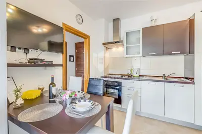Halbes Haus 66 m², Novigrad Umgebung - 2 Wohnungen - 6