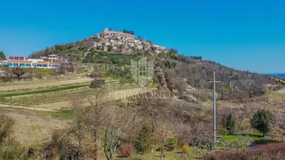 Kuća 141 m², Motovun - otvoren pogled na gradić