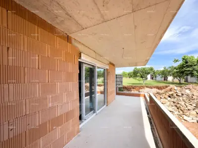 Wohnung in Peroj, Vodnjan - zwei Schlafzimmer, überdachte Terrasse