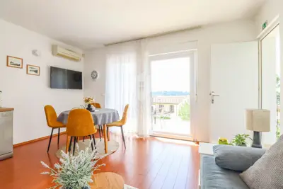 Haus, Rovinj - 100 m vom Strand, zwei Wohnungen - 12