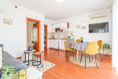 Haus, Rovinj - 100 m vom Strand, zwei Wohnungen - 10