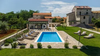Villa 260 m², Babići near Umag - pool and wellness
