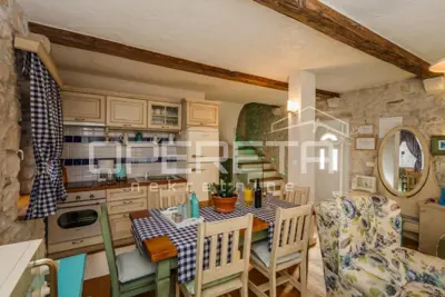 Wohnung 72 m², Kaštel Novi - 50 m zum Meer