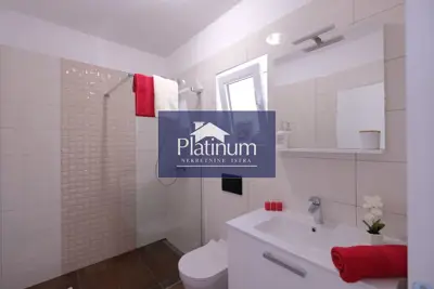 Haus 220 m², Štokovci - Pool und Garten - 11