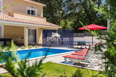 Haus 220 m², Štokovci - Pool und Garten