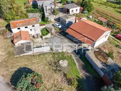Estate 2,464 m², Potpićan - house and 4 buildings - 7